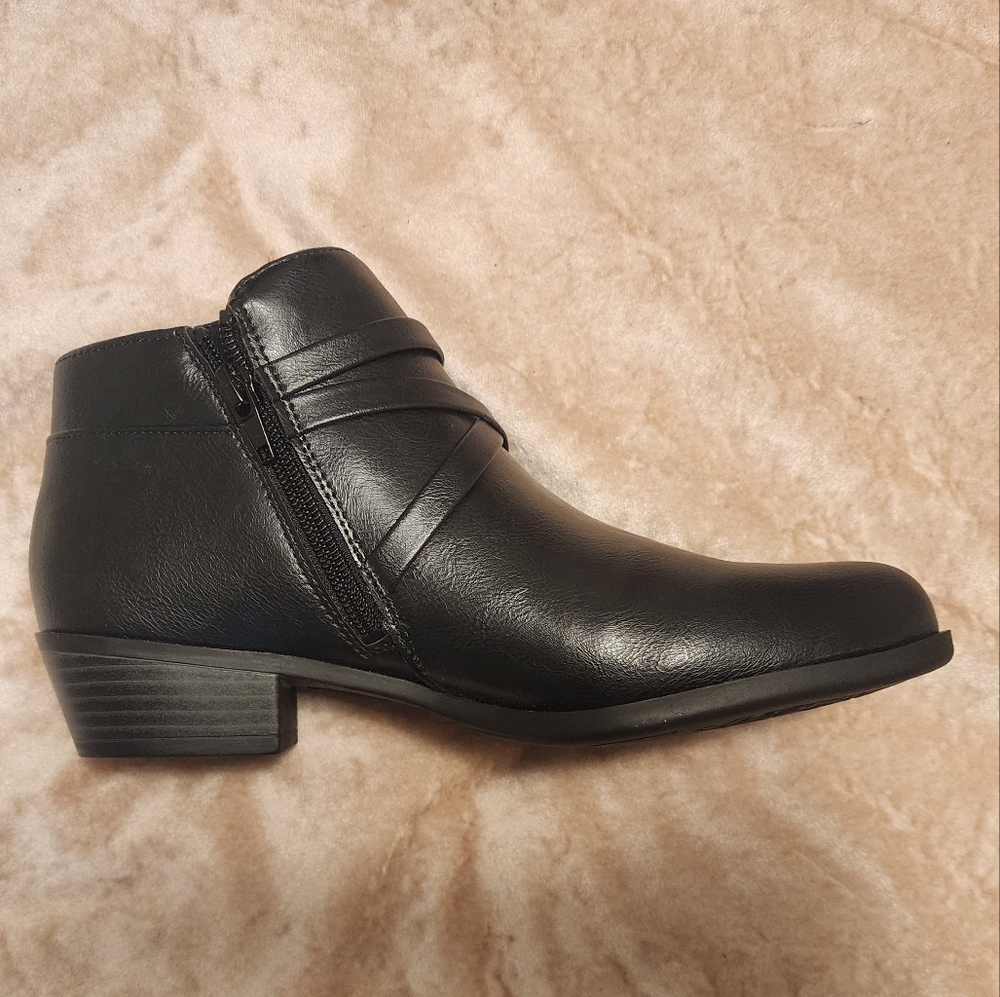 LifeStride Amara Western Booties Black Faux Leather from Macy’s C007 - Picture 4 of 10